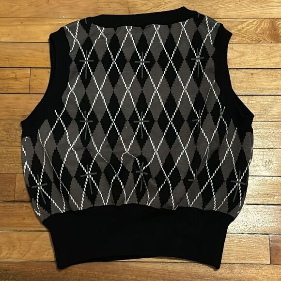 Cosmic Aura Girl’s Black and Grey Argyle Crop Sweater Vest Size 2 - Picture 7 of 8